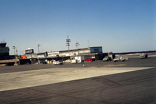Foto:: Zwischenstopp / Gander / 26.04.1992 (Foto,Fotos,Bilder,Bild,)