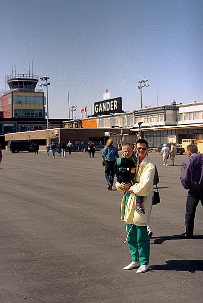Foto:: Zwischenstopp / Gander / 26.04.1992 (Foto,Fotos,Bilder,Bild,)
