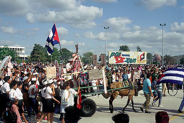Foto:: 1. Mai Parade /Holguin / 01.05.1992 (Foto,Fotos,Bilder,Bild,)