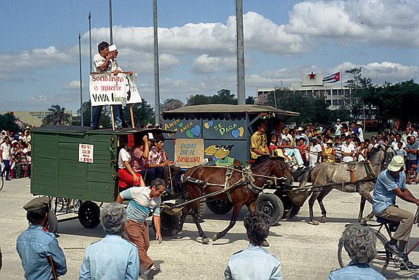 Foto:: 1. Mai Parade /Holguin / 01.05.1992 (Foto,Fotos,Bilder,Bild,)