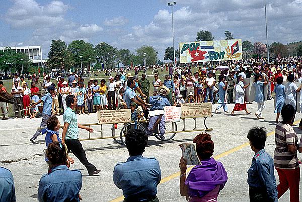 Foto:: 1. Mai Parade /Holguin / 01.05.1992 (Foto,Fotos,Bilder,Bild,)