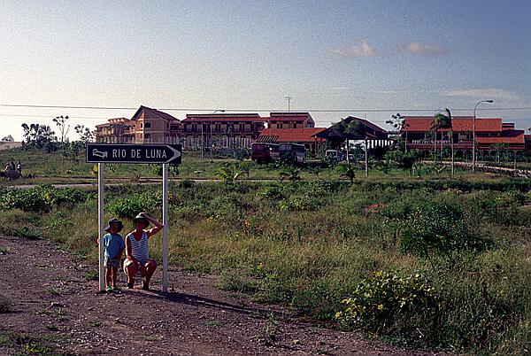 Foto:: Am Hotel  / Guardalavaca / 11.05.1992 (Foto,Fotos,Bilder,Bild,)