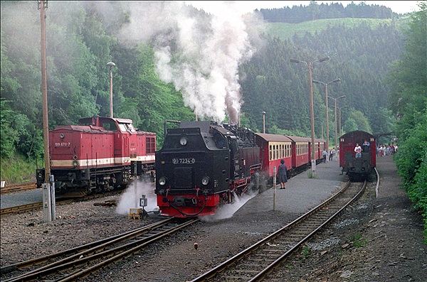 Foto:: DR 199 870-7 + DR 99 7234-0 / Eisfelder Talmuehle / 04.07.1992 (Foto,Fotos,Bilder,Bild,)