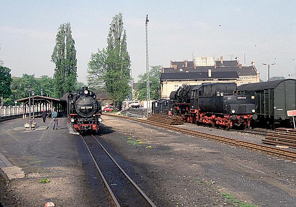 Foto:: DR 99 750 (DB 099 729-6) + DR 52 8141-5 / Zittau / 07.05.1994 (Foto,Fotos,Bilder,Bild,)