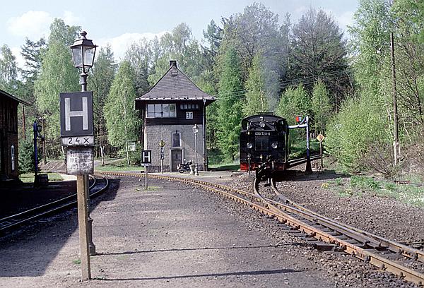 Foto:: DR 99 749 (DB 099 728-8) / Bertsdorf / 07.05.1994 (Foto,Fotos,Bilder,Bild,)