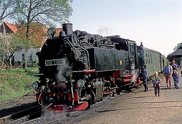 Foto:: DR 99 749 (DB 099 728-8) / Bertsdorf / 07.05.1994 (Foto,Fotos,Bilder,Bild,)