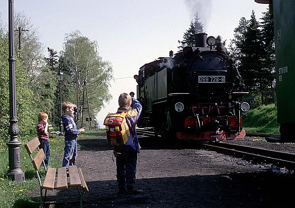 Foto:: DR 99 749 (DB 099 728-8) / Jonsdorf / 07.05.1994 (Foto,Fotos,Bilder,Bild,)