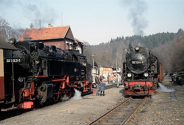 Foto:: DR 99 7243-1 + DR 99 7244-9 / Alexisbad / 11.03.1995 (Foto,Fotos,Bilder,Bild,)