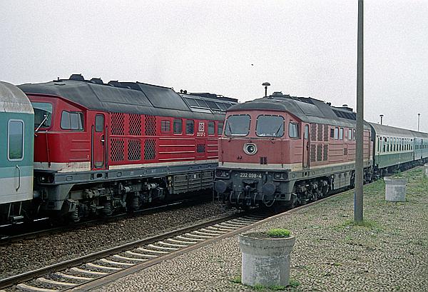 Foto:: DR 232 527-2 + DR 232 098-4 / Blumenberg / 10.06.1996 (Foto,Fotos,Bilder,Bild,)