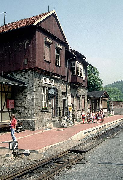 Foto:: Bahnhofsgebaeude / Alexisbad / 10.06.1996 (Foto,Fotos,Bilder,Bild,)