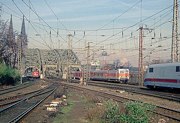 Foto:: DB 110 203-7 + DB 143 094-1 + DB 401 / Koeln / 08.04.2000 (Foto,Fotos,Bilder,Bild,)
