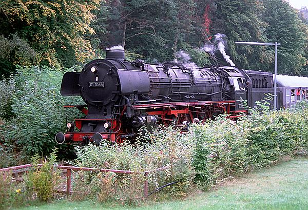 Foto:: 01 1066 / Hinterweidenthal / 30.09.2000 (Foto,Fotos,Bilder,Bild,)