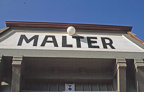 Foto:: Bahnhofsgebaeude / Malter / 20.10.2001 (Foto,Fotos,Bilder,Bild,)