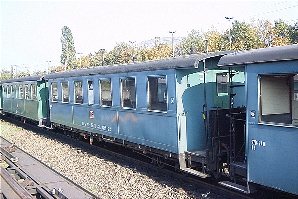 Foto:: Schmalspurpersonenwagen / Freital-Hainsberg / 20.10.2001 (Foto,Fotos,Bilder,Bild,)