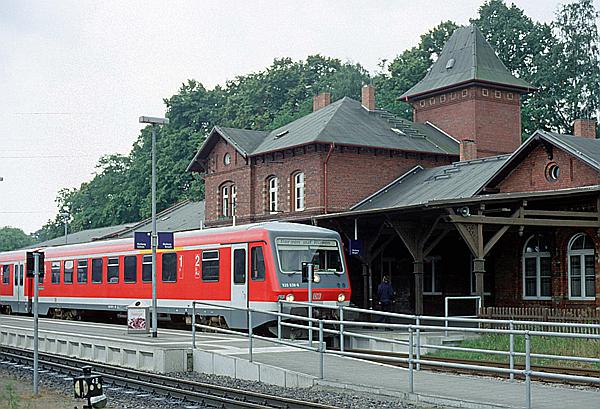 Foto:: DB 251 901-5 + DB 928 638-6 / Putbus / 06.07.2002 (Foto,Fotos,Bilder,Bild,)