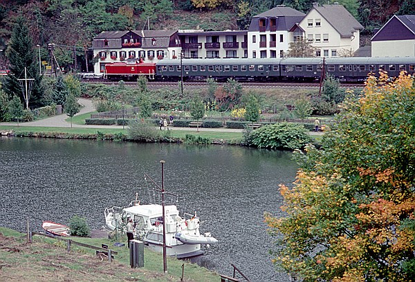 Foto:: DB 212 023-6 / Balduinstein / 05.10.2002 (Foto,Fotos,Bilder,Bild,)