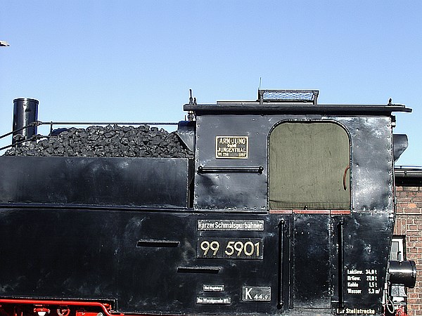 Foto:: Fuehrerhausbeschriftung DR 99 5901 / Wernigerode / 12.10.2003 (Foto,Fotos,Bilder,Bild,)