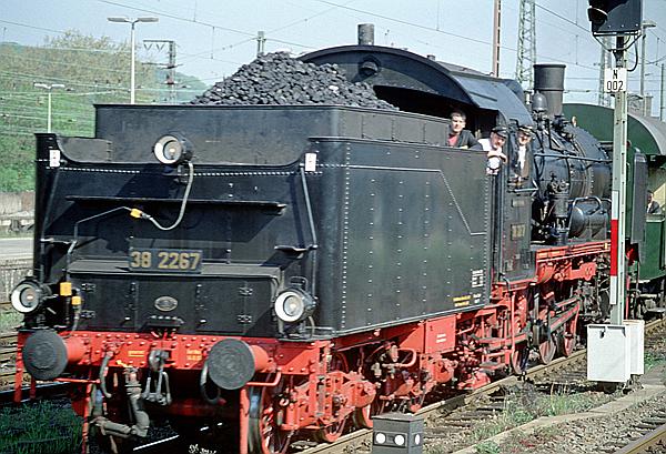 Foto:: 38 2267 / Hagen Hbf / 01.05.2005 (Foto,Fotos,Bilder,Bild,)