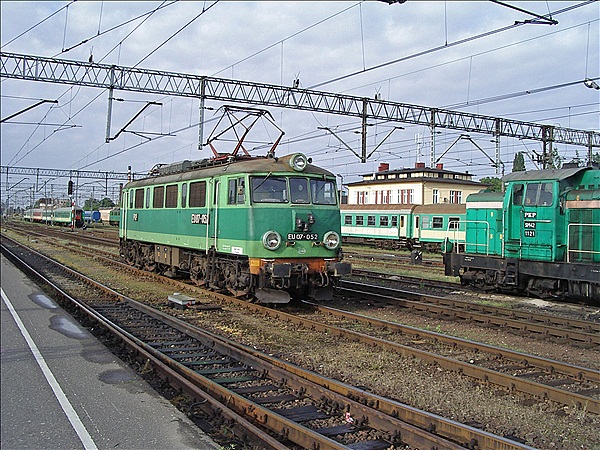Foto:: PKP EU07 052 + PKP SM42 1121 / Poznan / 11.06.2005 (Foto,Fotos,Bilder,Bild,)