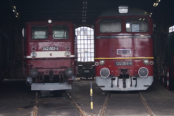 Foto:: DR 242 002-4 + DR 120 269-6 / Chemnitz / 12.04.2008 (Foto,Fotos,Bilder,Bild,)