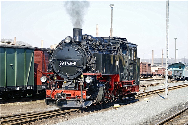 Foto:: Erster Besuch nach Wiedereroeffnung / Weisseritztalbahn / April 2009 (Foto,Fotos,Bilder,Bild,)
