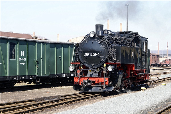 Foto:: Erster Besuch nach Wiedereroeffnung / Weisseritztalbahn / April 2009 (Foto,Fotos,Bilder,Bild,)