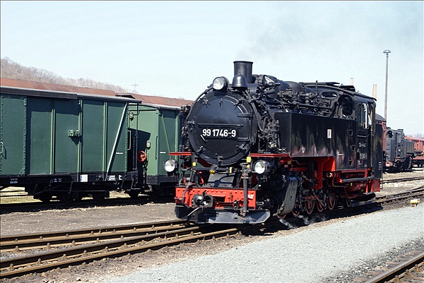 Foto:: Erster Besuch nach Wiedereroeffnung / Weisseritztalbahn / April 2009 (Foto,Fotos,Bilder,Bild,)