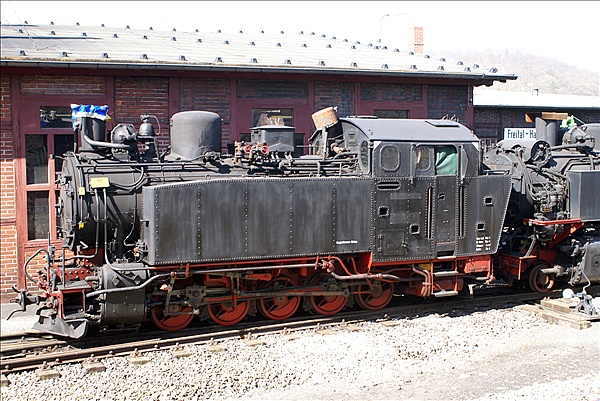 Foto:: Erster Besuch nach Wiedereroeffnung / Weisseritztalbahn / April 2009 (Foto,Fotos,Bilder,Bild,)