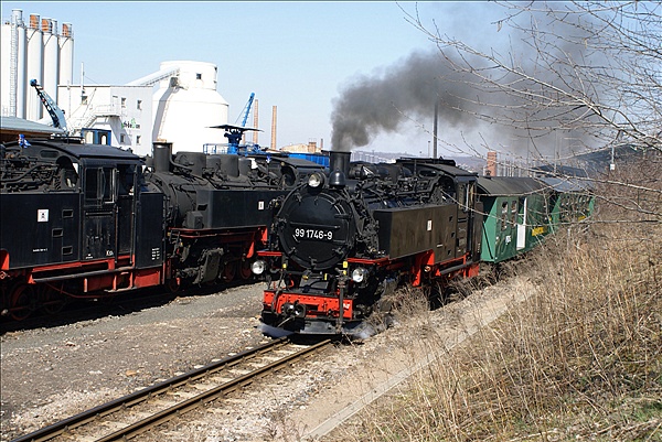 Foto:: Erster Besuch nach Wiedereroeffnung / Weisseritztalbahn / April 2009 (Foto,Fotos,Bilder,Bild,)