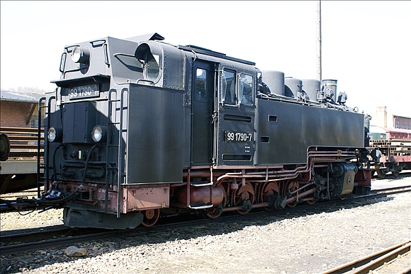 Foto:: Erster Besuch nach Wiedereroeffnung / Weisseritztalbahn / April 2009 (Foto,Fotos,Bilder,Bild,)