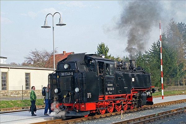 Foto:: Erster Besuch nach Wiedereroeffnung / Weisseritztalbahn / April 2009 (Foto,Fotos,Bilder,Bild,)