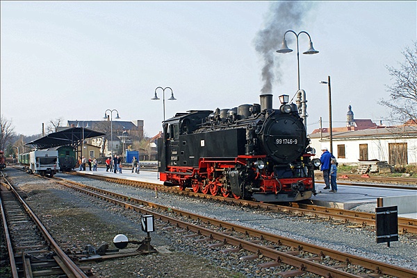 Foto:: Erster Besuch nach Wiedereroeffnung / Weisseritztalbahn / April 2009 (Foto,Fotos,Bilder,Bild,)