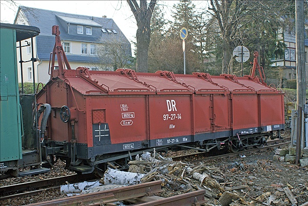 Foto:: Erster Besuch nach Wiedereroeffnung / Weisseritztalbahn / April 2009 (Foto,Fotos,Bilder,Bild,)