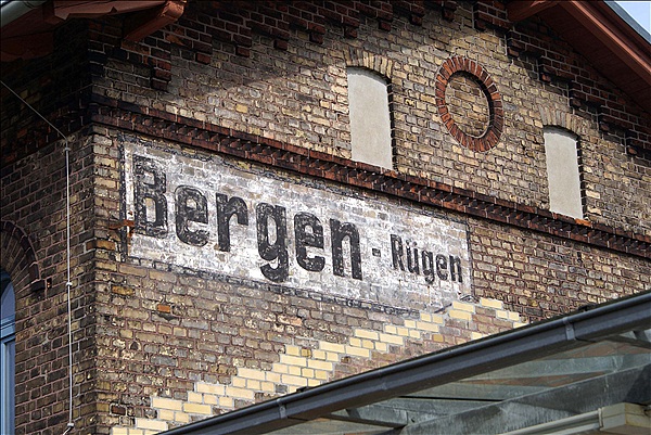 Foto:: Bahnhofsschild / Bergen (Ruegen)  / 06.06.2009 (Foto,Fotos,Bilder,Bild,)