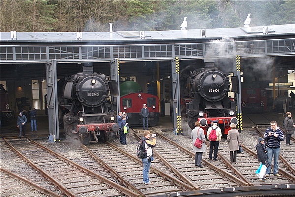 Foto:: 50 2740 + 52 6106 / Gerolstein / 03.04.2010 (Foto,Fotos,Bilder,Bild,)