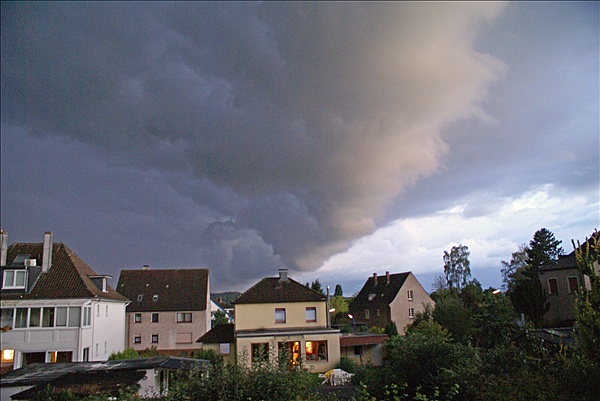 Foto:: Unwetterwolken ueber Westhofen / 30.08.2010 (Foto,Fotos,Bilder,Bild,)