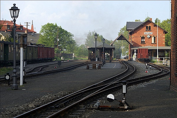 Foto:: Bahnhof / Bertsdorf / 30.04.2011 (Foto,Fotos,Bilder,Bild,)