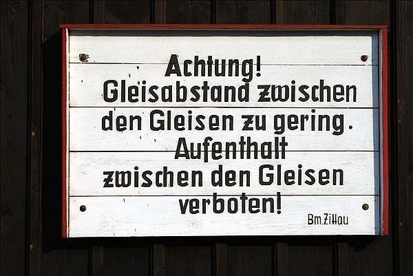 Foto:: Warnschild / Bertsdorf / 30.04.2011 (Foto,Fotos,Bilder,Bild,)
