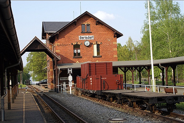 Foto:: Bahnhof / Bertsdorf / 30.04.2011 (Foto,Fotos,Bilder,Bild,)