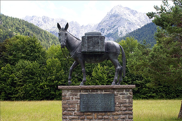 Foto:: Denkmal / Mittenwald / 16.07.2012 (Foto,Fotos,Bilder,Bild,)