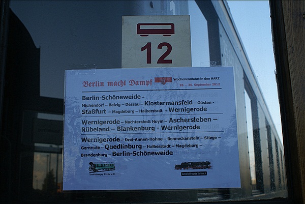 Foto:: Zuglaufschild  / Stassfurt / 28.09.2012 (Foto,Fotos,Bilder,Bild,)