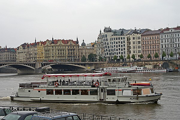 Foto:: Ausflugsschiff auf der Moldau / Prag / 25.08.2013 (Foto,Fotos,Bilder,Bild,)