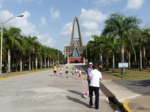 Foto:: Wallfahrtskirche / Higuey / 10.06.2014 (Foto,Fotos,Bilder,Bild,)