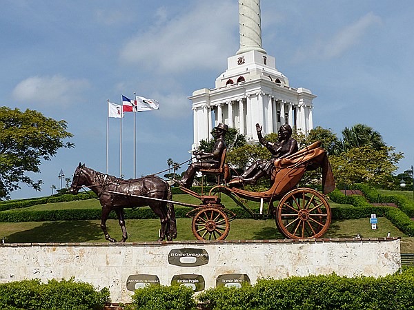 Foto:: El Monumento / Santiago de los Caballeros / 12.06.2014 (Foto,Fotos,Bilder,Bild,)