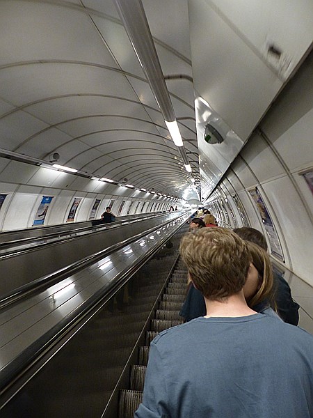 Foto:: U-Bahn Rolltreppe / Prag / 28.06.2014 (Foto,Fotos,Bilder,Bild,)