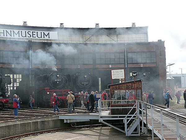 Foto:: 001 180-9 + 01 2066-7 + 01 2137-6  / Dresden / 17.04.2015 (Foto,Fotos,Bilder,Bild,)