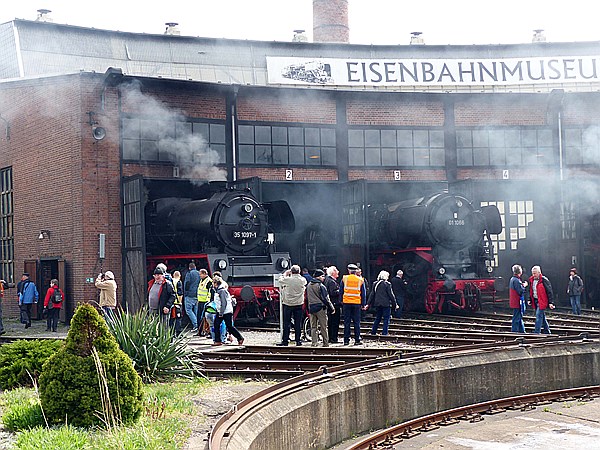 Foto:: 35 1097-1 + 01 1066 / Dresden / 17.04.2015 (Foto,Fotos,Bilder,Bild,)