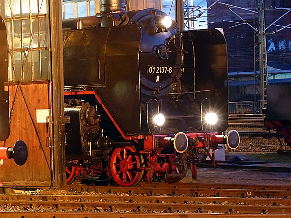 Foto:: 01 2137-6 / Dresden / 17.04.2015 (Foto,Fotos,Bilder,Bild,)