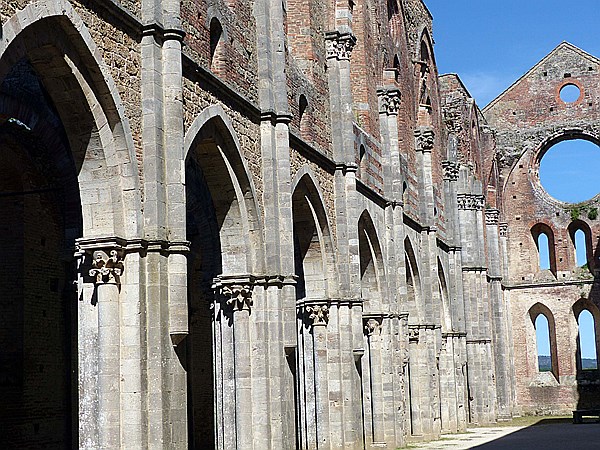 Foto:: Ruine Abbazia San Galgano / Chiusdino / 10.05.2015 (Foto,Fotos,Bilder,Bild,)