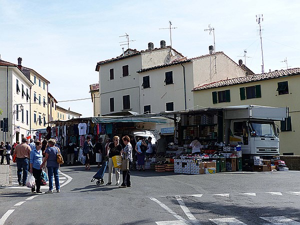 Foto:: Wochenmarkt / Pomarance / 13.05.2015 (Foto,Fotos,Bilder,Bild,)